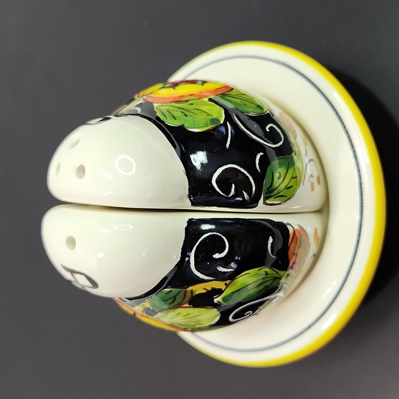 BORGIOLI CERAMICS (Italy) Salt/Pepper Set Hand painted 'Black Pomegranate' - Picture 13 of 13